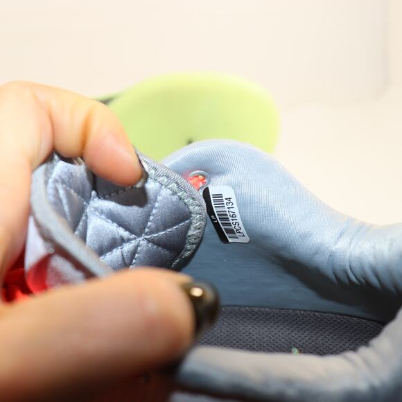 Nike LeBron 22 “Crown Jewel” White Neon Size 11.5 VNDS FZ1094-101 - Picture 7 of 7